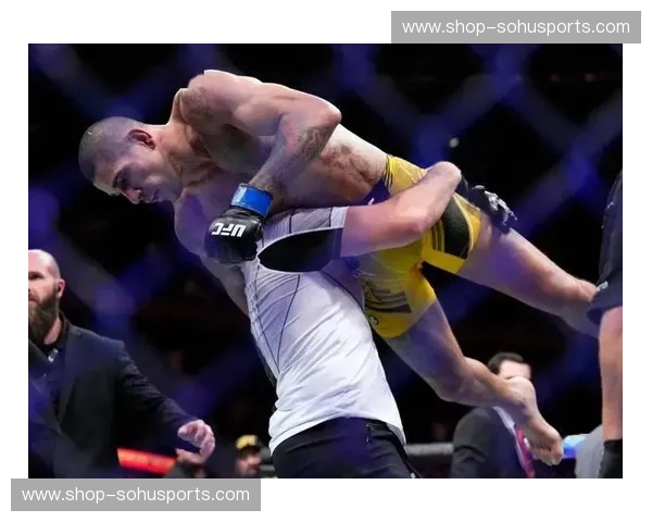 暴力美学的终极变奏：当“美丽死神”遇见“石拳”佩雷拉，谁才是擂台上的真神？